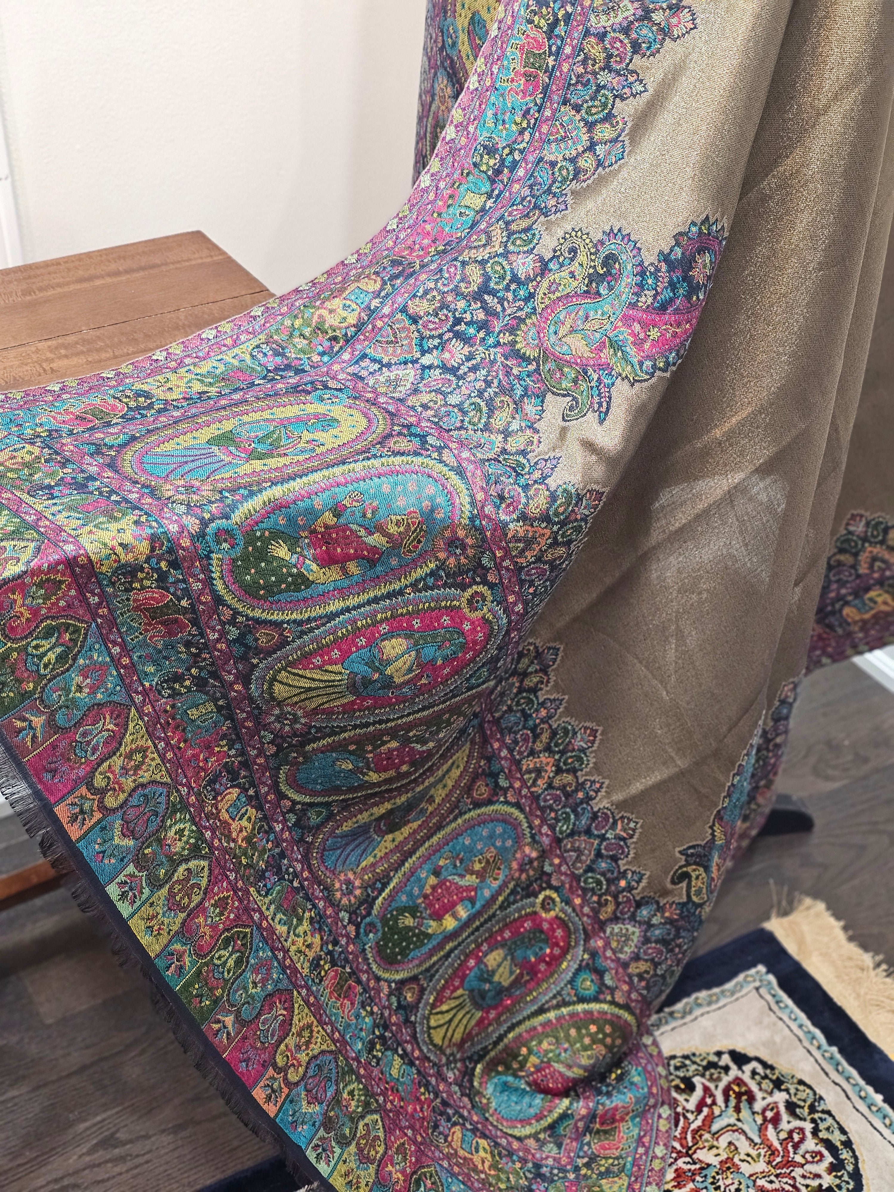 Moonlight Reversible Shawl with Multicolor Kani Border – Size 2.75